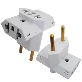 ￼Adaptador Tomada T Benjamin Universal 10A e 20A Amperes